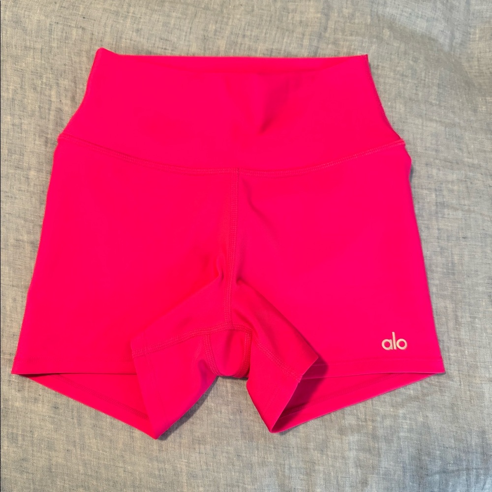 NWOT ALO HOT PINK BIKER SHORTS